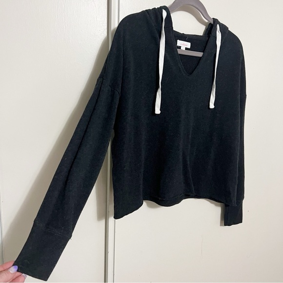 Colsie Tops - Colsie Cropped Gray Hoodie M